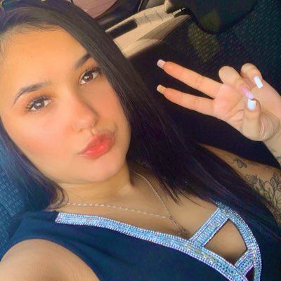_pqpisaa's tweet photo. Depois de 2 anos sem entrar aqui rs #NovaFotoDePerfil https://t.co/CqP701ruZA