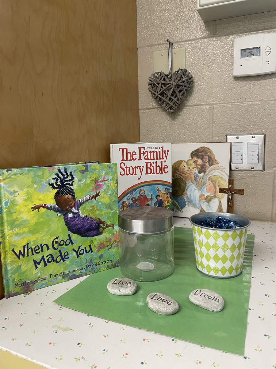 mrs_capy's tweet photo. We are so excited to welcome our K2 Kinder friends! 🤗 #ocsbFirstDay @StGregoryOCSB https://t.co/khVgE1UgHo