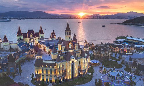 EmbajadaVietnam's tweet photo. Una joya turística en Nha Trang, la isla Vinpearl.
El paraíso del turismo marítimo con aguas cristalinas ubicada en la provincia de Khanh Hoa, a 450 km de la ciudad de Ho Chi Minh, atrae a los turistas por sus hermosas playas, con sus pintorescos amaneceres y atardeceres. https://t.co/CjjLf3zp7A