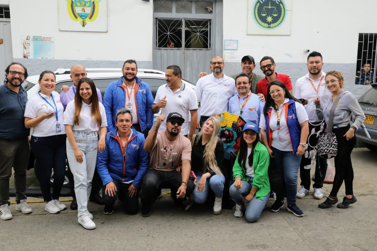 CundinamarcaGob's tweet photo. Realizamos la segunda jornada de integración en centro de reclusión, con el fin de sacar a los internos de su rutina mediante talleres y actividades recreativas, y, al mismo tiempo, suplir sus necesidades básicas de aseo personal. Más👉🏼 https://t.co/XWJJoTIV58 https://t.co/qm58pJmxwc