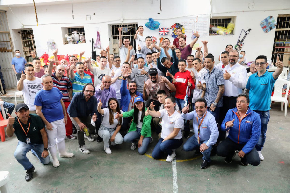 CundinamarcaGob's tweet photo. Realizamos la segunda jornada de integración en centro de reclusión, con el fin de sacar a los internos de su rutina mediante talleres y actividades recreativas, y, al mismo tiempo, suplir sus necesidades básicas de aseo personal. Más👉🏼 https://t.co/XWJJoTIV58 https://t.co/qm58pJmxwc