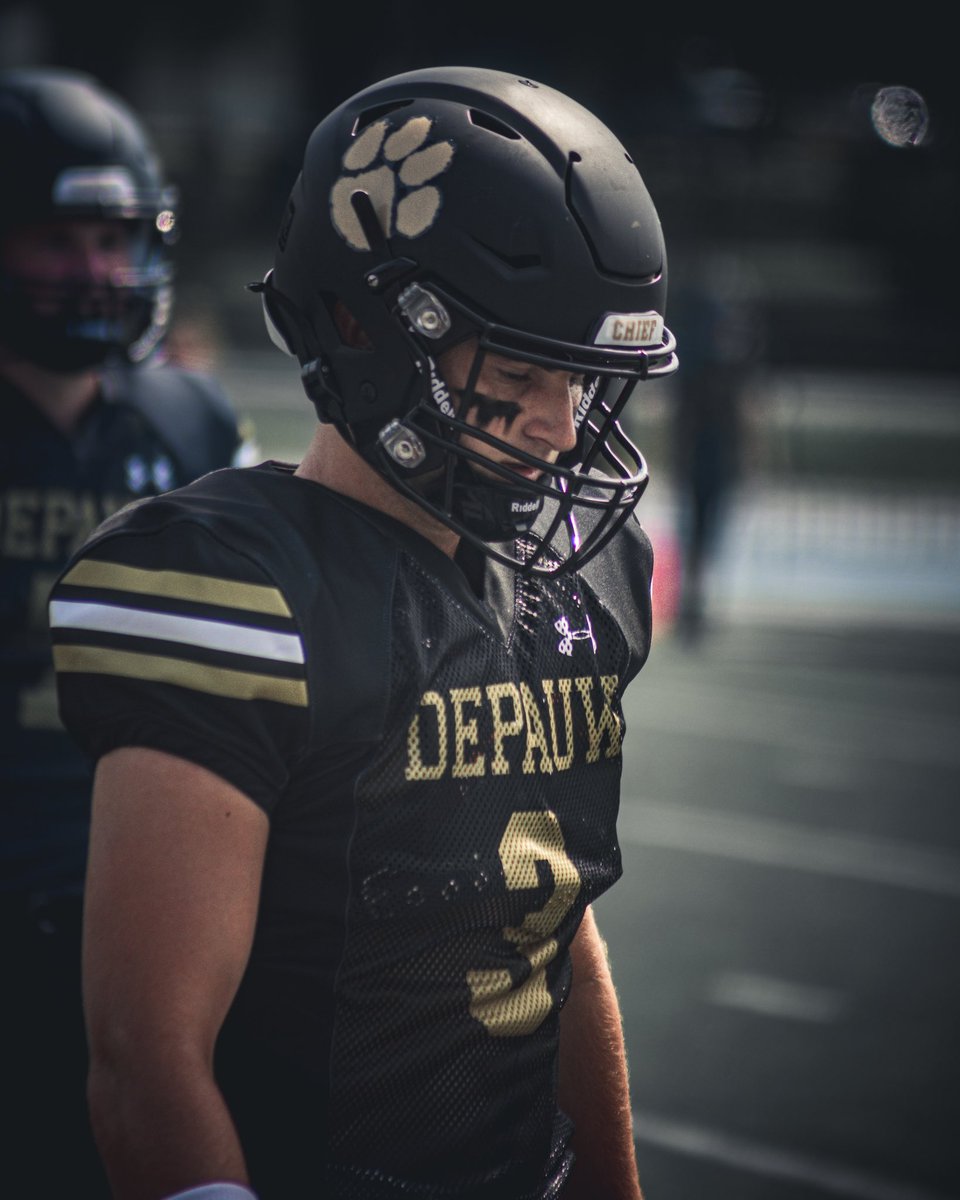 DePauwTigersFB's tweet image. Threw it back to 1981 in honor of the Chief. Tiger Pride, Baby! 🐾 

📸: @planetbottoms
