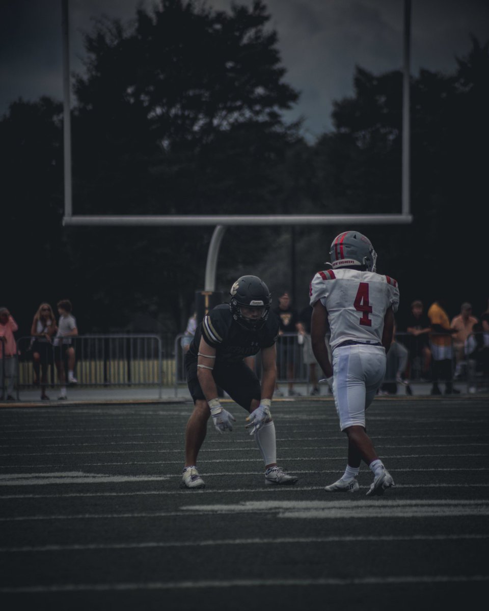 DePauwTigersFB's tweet image. Threw it back to 1981 in honor of the Chief. Tiger Pride, Baby! 🐾 

📸: @planetbottoms