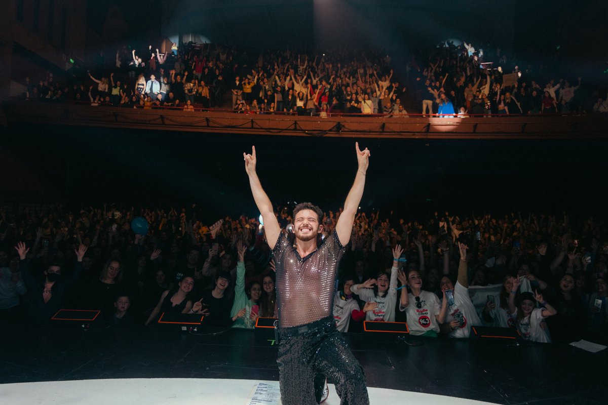 LEB_Ent's tweet photo. @_ruggero LA ROMPIÓ TODA en el primer show de su #VolverACeroTour 🎶💙 en el Teatro Opera !!
📸: @cuinocuino
#ruggero #volveracero #tour #teatroopera #show #showenvivo #envivo #lebent #lebentertainment https://t.co/gKHiYozYyc