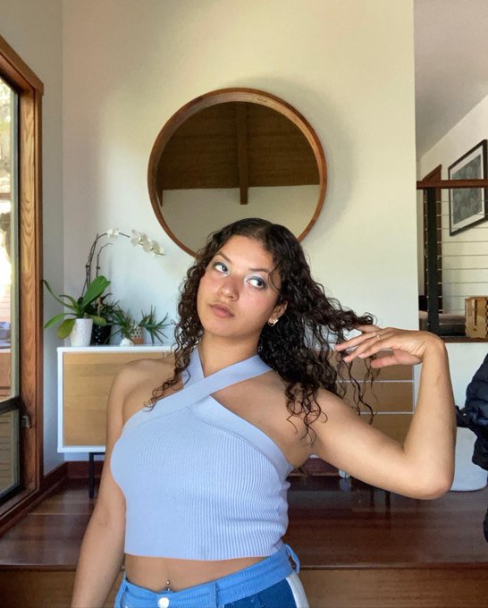 @bbyskyeee Literallt say less Babaton crops SLAY. https://t.co/slZfdF29QG<a class="tags" href="/tag/bbyskyeee">@bbyskyeee</a>