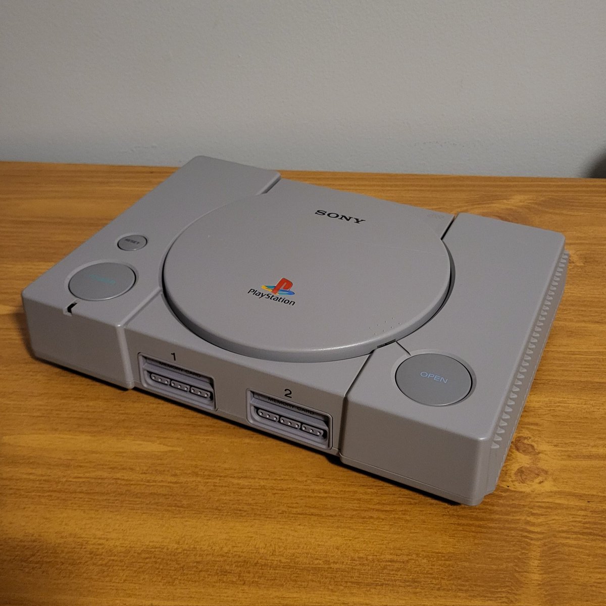 DeltaDriveGames's tweet image. A simple MM3 modchip installed inside this clean PS1 SCPH-5501. Bypass the PS1's region lock and open the door to burned backups!
#PlayStation #RETROGAMING #consolemods #deltadrivegames