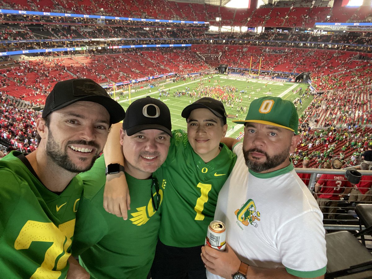 GDH415's tweet photo. Best part of Duck fandom… the friends I’ve made and the trips we have taken. Love my crew and I love my Ducks! #GoDucks https://t.co/FHPyRXlR16