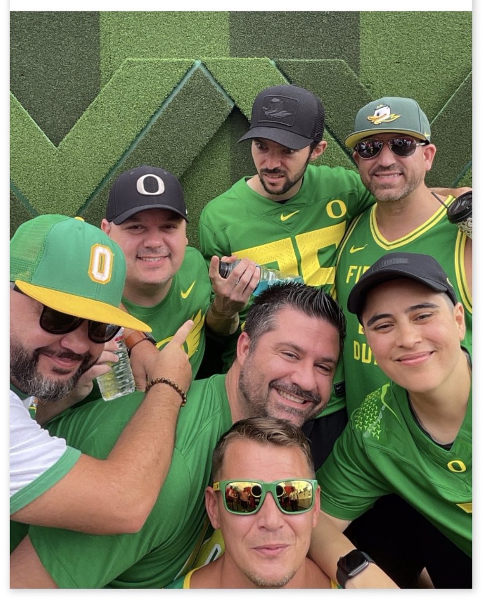 GDH415's tweet photo. Best part of Duck fandom… the friends I’ve made and the trips we have taken. Love my crew and I love my Ducks! #GoDucks https://t.co/FHPyRXlR16