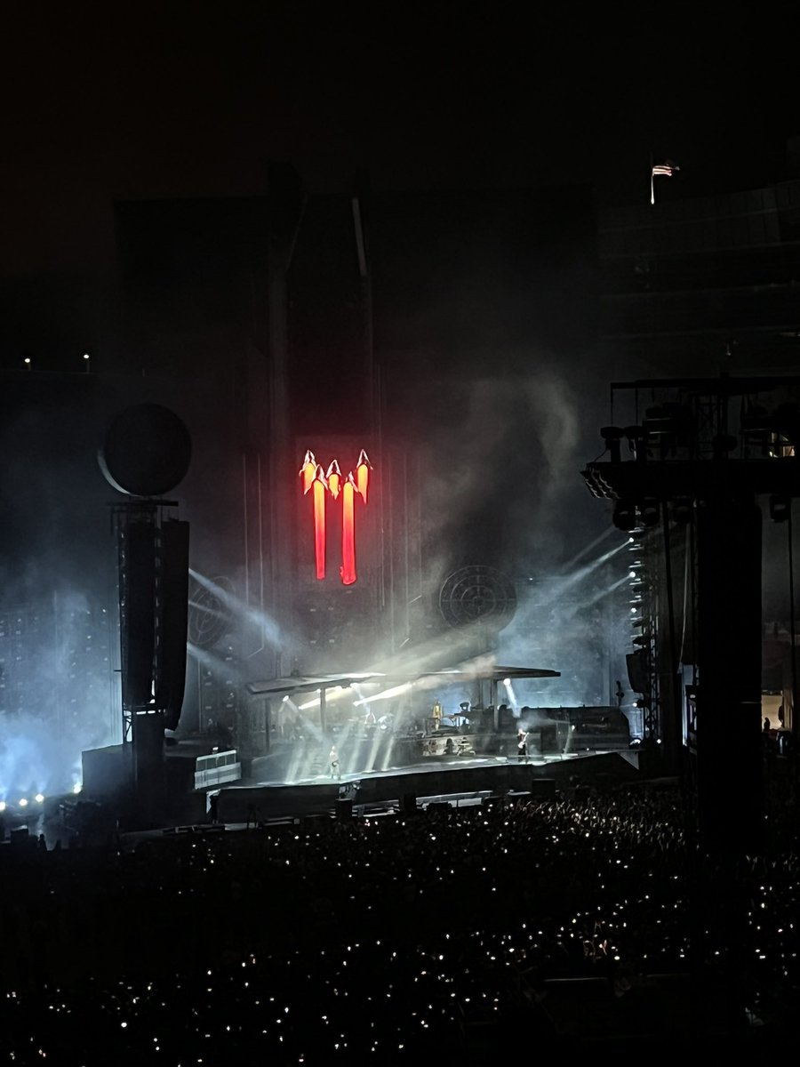 JillyWolf14's tweet photo. Saw Rammstein live in Chicago on September 3rd. Best night ever. There’s another thing checked off my bucket list.

I totally wish I could replay that night over and over just to experience the show all over again.
#Rammstein #rammsteinchicago https://t.co/laSiX36mES