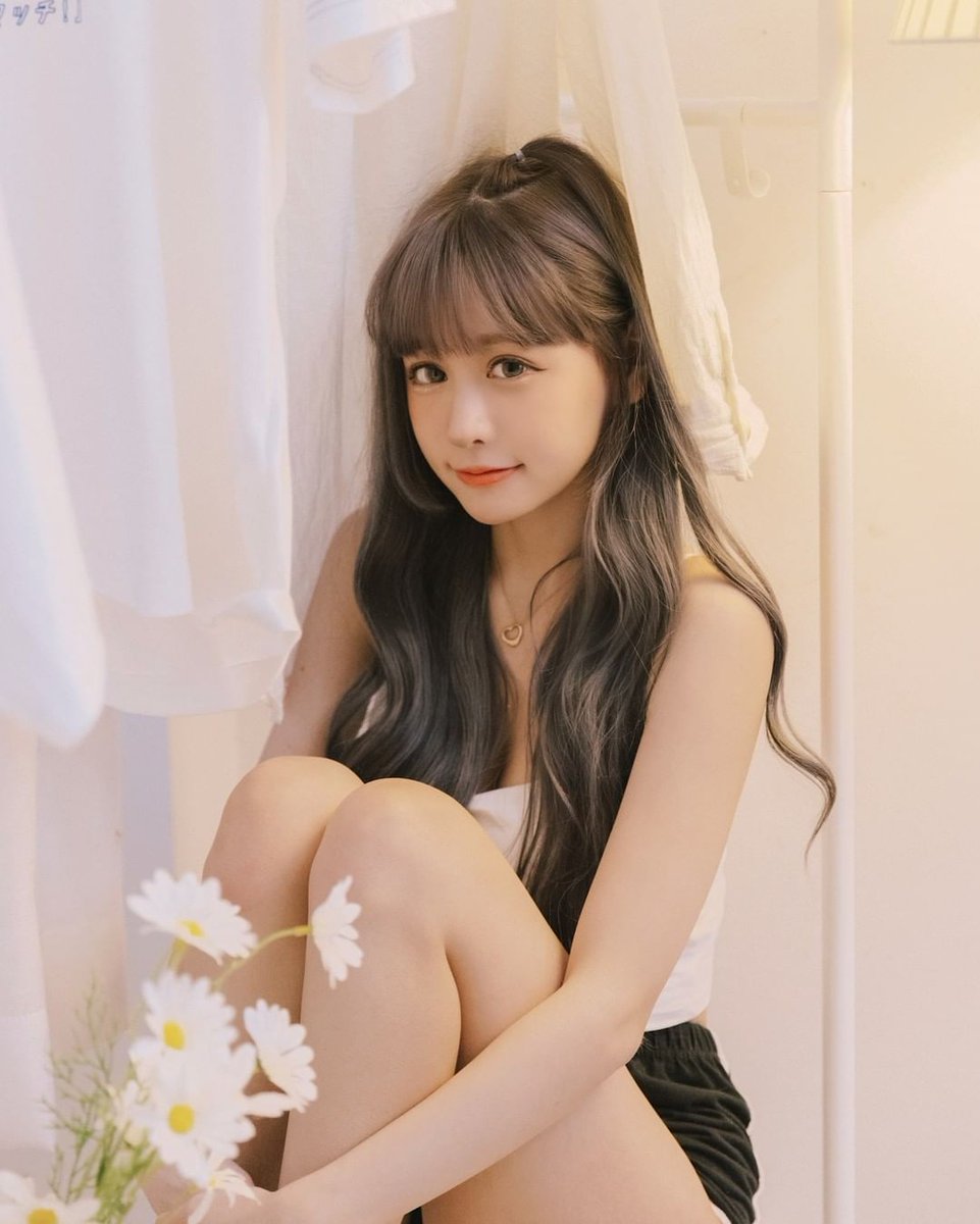 109/11/18我還是個羞澀的少女️( ⸝⸝⸝⁼̴́◡⁼̴̀⸝⸝⸝)
沒想到一年這麼快就過去了 這段時間經歷了好多事情 有嘻嘻也有不嘻嘻 但幸運的是我的身邊還有各位豬豬寶們❤️