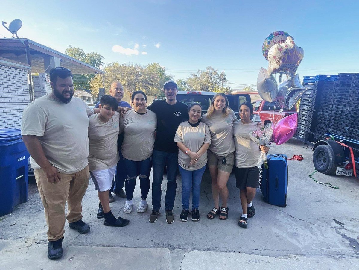 JemirSanAntonio's tweet image. Nuestros joevenes llegando del campamento Llenos de fuego 🔥🔥 #CampArise #jym #jemiryouthministries🔥