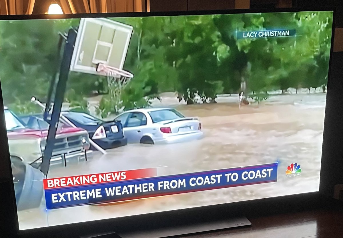 GrannyGail31's tweet photo. Rhode Island is the Ocean State - literally ☔️ small problems in the big scheme of things - stay safe everyone #keepitinperspective https://t.co/1951Z3ques