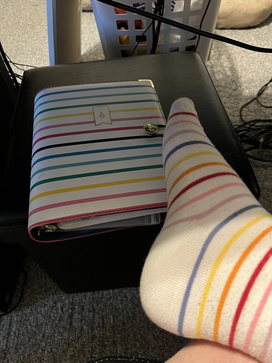 AmandaStuffleb1's tweet photo. When you realize your socks match your planner. https://t.co/Q8v1qVh3Vn