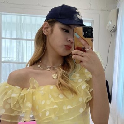 rowanderland's tweet photo. #NewRowanPic + 3 i bought a dress — and lightened my hair again :) #wanderlandfleets #gloryfmsinsta https://t.co/QQdgJswOdr