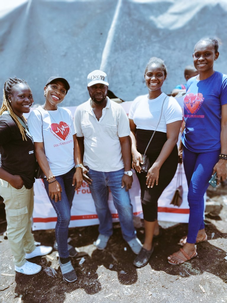 Still celebrating International Day Of Charity🎉🎉🎉

Happy faces😃😃😃 after a successful outreach at Okobaba Community, Ebute-metta.

Thank you dear humanitarians for joining <a href="/HeartmendersThe/">The_heartmenders_foundation</a> in making the day a success!

You all rock💪💪💪
<a href="/HeartmendersThe/">The_heartmenders_foundation</a>
<a href="/UNICEF/">UNICEF</a> 
<a href="/SDGoals/">SDGoals</a>