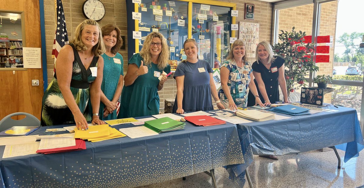 Ms_Miller9's tweet photo. Super excited to welcome our new Kindergarten students to @BenFranklinES tomorrow! ⚡️💙 https://t.co/1XGe6iUSkE