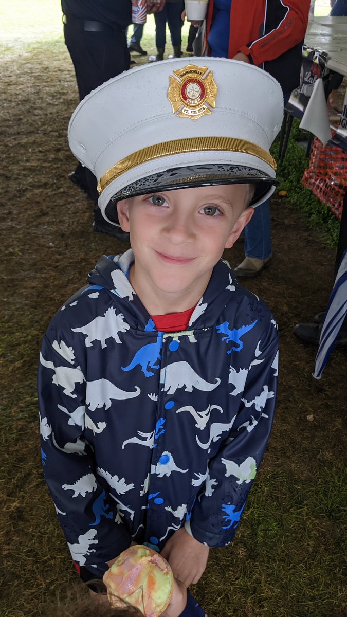 SweetLife4U's tweet photo. Today he turns six and tomorrow he starts first grade.😲  Not sure how that's possible since just yesterday he was wiggling in my arms https://t.co/qhOp7Ggzay