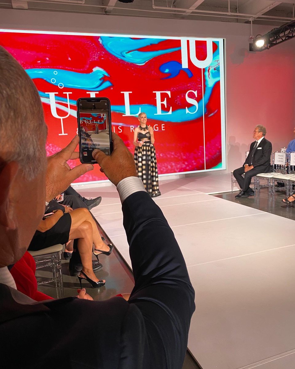 10e édition du gala « Bulles et tapis rouge » de <a href="/PoumonQc/">Association pulmonaire du Québec</a>, avec <a href="/cdube_sante/">Christian Dubé</a>, @MinFitzgibbon et @CampeauBourget. 
Défilé animé par <a href="/GenevieveBorne/">Geneviève Borne 🌟</a>, pour amasser des fonds pour financer la recherche. WoW à <a href="/DubucShop/">Philippe Dubuc</a>. Merci <a href="/massied10/">massie dominique</a>. 

#bienveillance #recherche