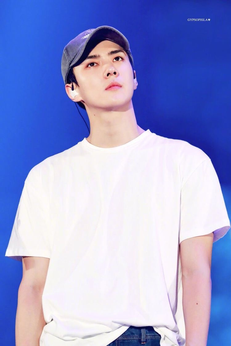 hourlyohsehun tweet picture