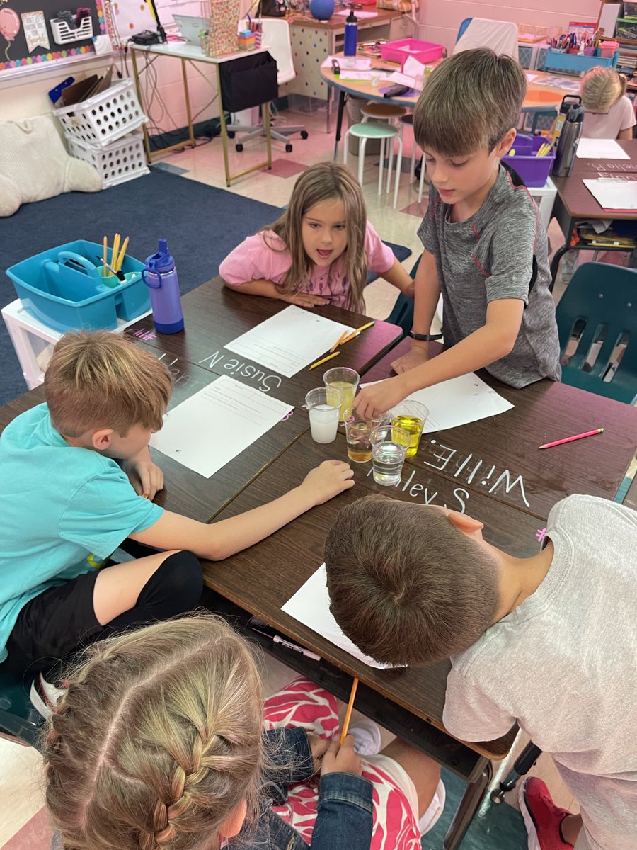 MrsDutoisClass's tweet photo. Hands on experiments are the BEST way to learn 🔬💛 #thisisthird #scienceisimportant https://t.co/BCksHyXJzm