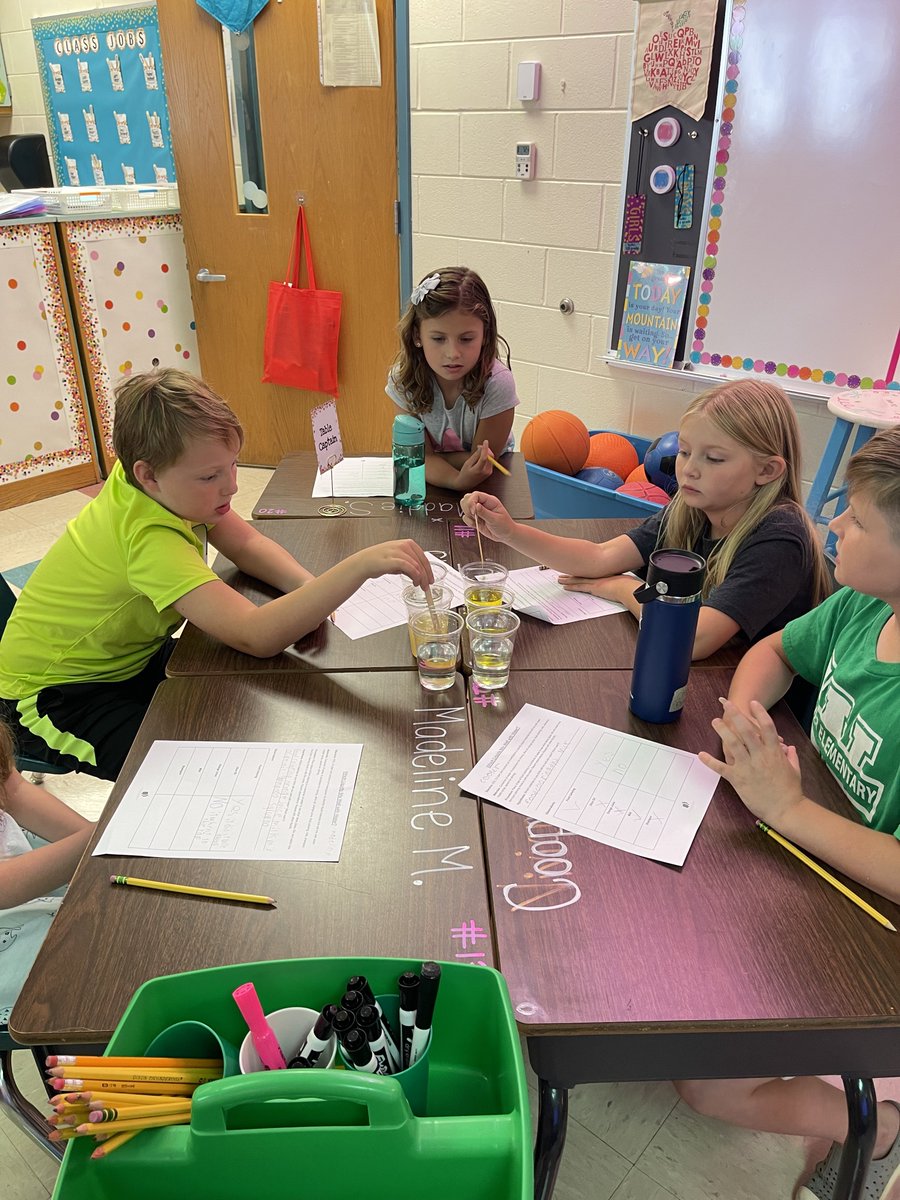 MrsDutoisClass's tweet photo. Hands on experiments are the BEST way to learn 🔬💛 #thisisthird #scienceisimportant https://t.co/BCksHyXJzm