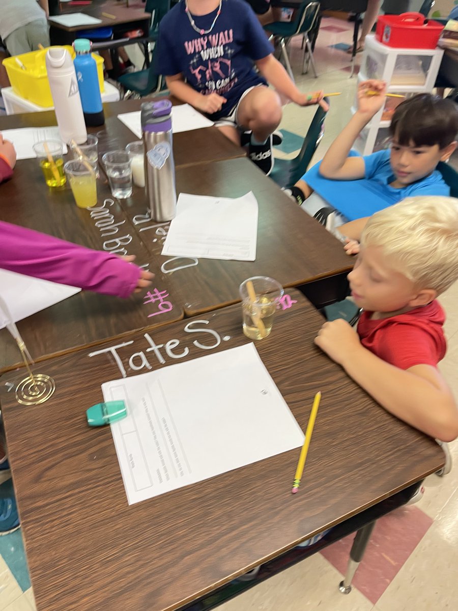 MrsDutoisClass's tweet photo. Hands on experiments are the BEST way to learn 🔬💛 #thisisthird #scienceisimportant https://t.co/BCksHyXJzm