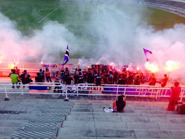 FCKL1974's tweet photo. 😍🏟️🇲🇾 Stadium Merdeka yg penuh sejarah &amp; kegemilangan !!!

📸 - Suasana SM ketika #MPL2015 @KLCityFootball @CityBoys12 !!!

#SampaiMatiKualaLumpur
#FightForKLCity https://t.co/Db2csgfSYh