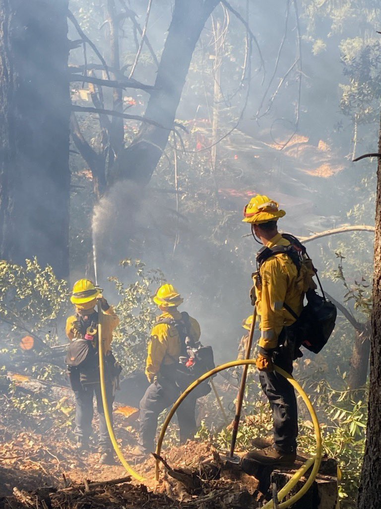 CALFIRECZU's tweet image. Here are photos of the #CastleFire from the ground and the air. It was 110° in the fire area today. Thanks to @CAStateParksSC @PGE_SFPeninsula &amp;amp; @CHPscrz for responding as well. #CaWx