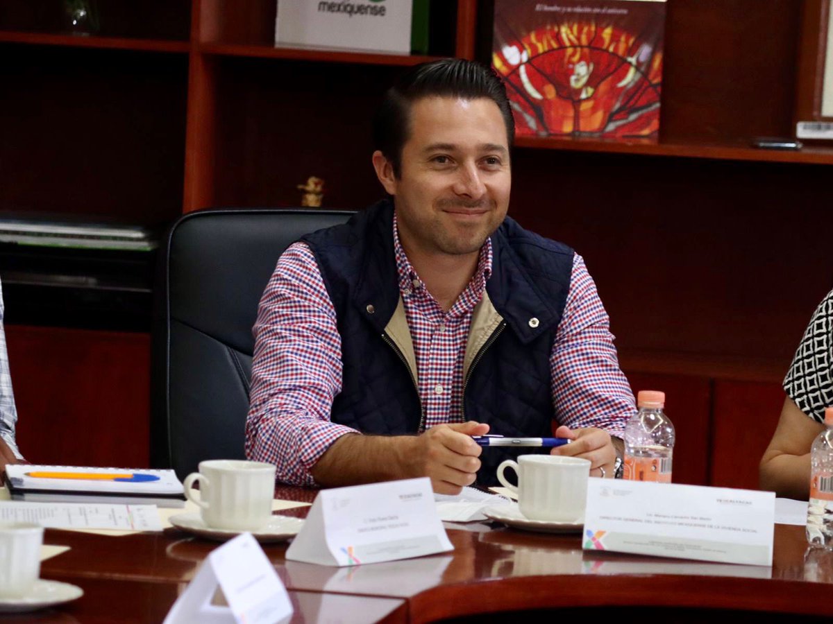 Mariano_Camacho's tweet photo. Iniciamos semana en Almoloya de Juárez y Texcalyacac en sesiones de los Comités de Prevención y Control del Crecimiento Urbano. 
Nos coordinamos con diversas áreas de Gobierno del Estado y Mpios para que más familias tengan certeza jurídica de sus hogares @IMEVISedomex 🏠 https://t.co/x6fxzXk70K