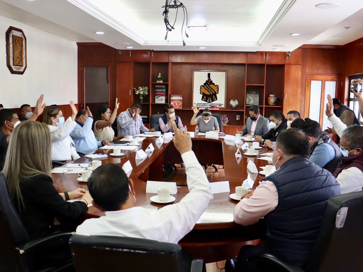 Mariano_Camacho's tweet photo. Iniciamos semana en Almoloya de Juárez y Texcalyacac en sesiones de los Comités de Prevención y Control del Crecimiento Urbano. 
Nos coordinamos con diversas áreas de Gobierno del Estado y Mpios para que más familias tengan certeza jurídica de sus hogares @IMEVISedomex 🏠 https://t.co/x6fxzXk70K