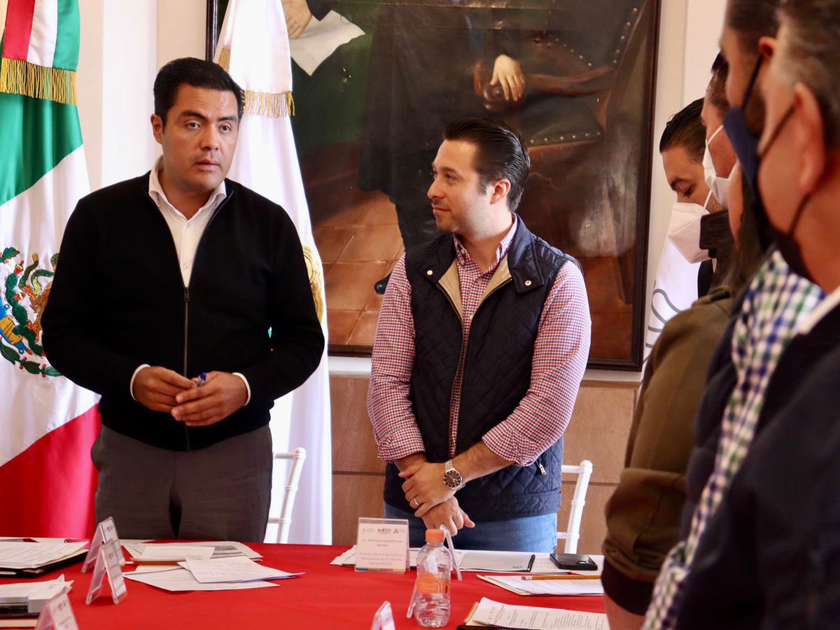 Mariano_Camacho's tweet photo. Iniciamos semana en Almoloya de Juárez y Texcalyacac en sesiones de los Comités de Prevención y Control del Crecimiento Urbano. 
Nos coordinamos con diversas áreas de Gobierno del Estado y Mpios para que más familias tengan certeza jurídica de sus hogares @IMEVISedomex 🏠 https://t.co/x6fxzXk70K