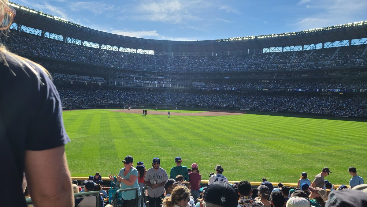 gtbuxtonjr's tweet photo. Yeah @SEASportDiaries it's a beautiful day for a day game!
#RootedInOakland
#RootedInSeattle
#RootedInMetlakatlaAlA'ska
#DrumTogether
#CWSvsSEA https://t.co/V8aGUuRH0l