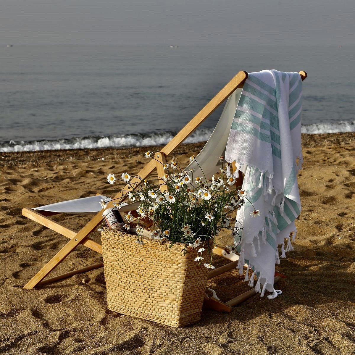 #September2022 #friends 
I wish everyone a new month of happiness, good health and peace in your heart. Forgive my absence for the last few weeks, real life had to be dealt with. Always follow your dreams &amp; never give up. I send you all good wishes for always.💛🏖♥️