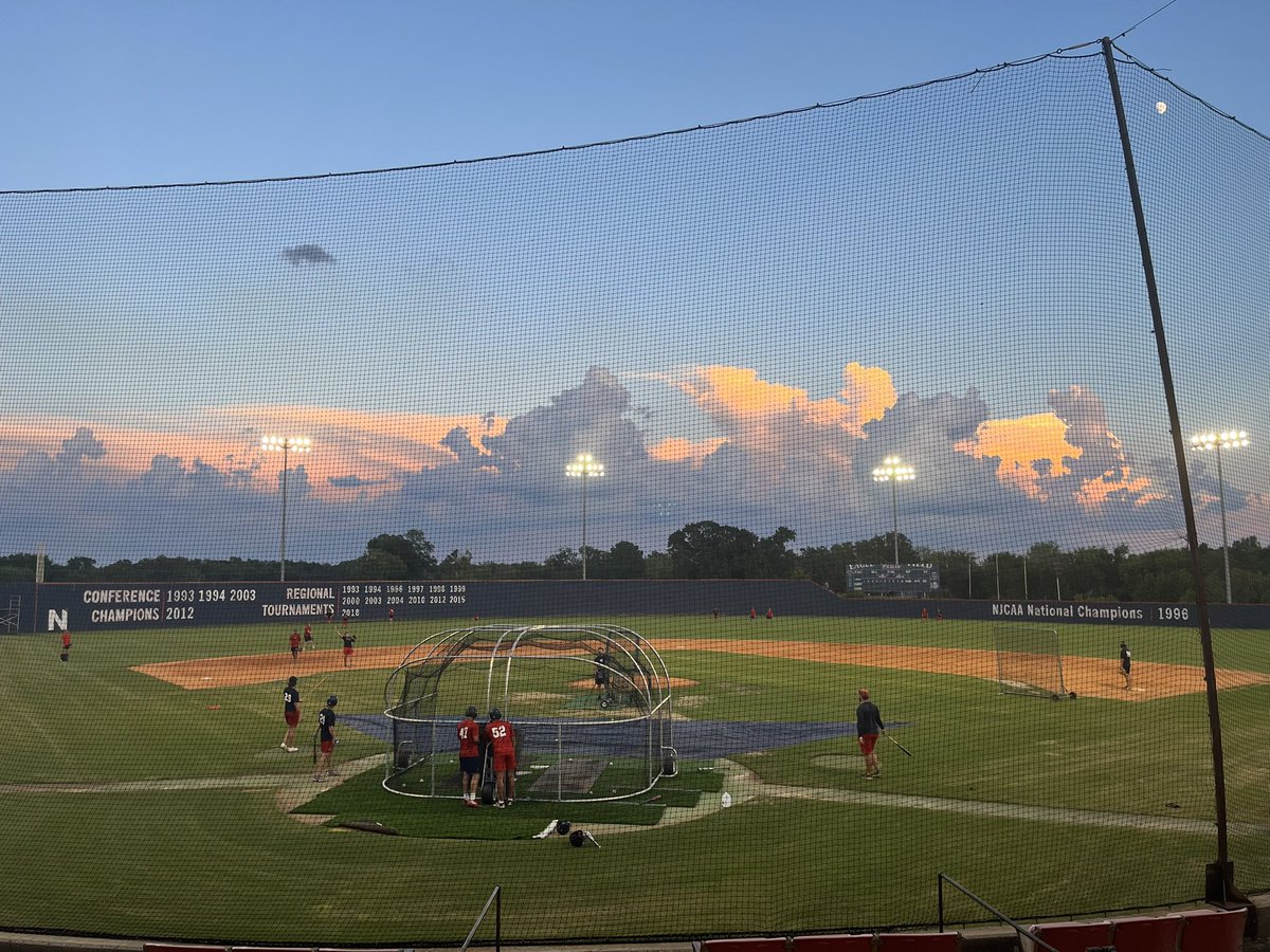 Beautiful night at Eagle field for BP! #dirtybirdss #bringitback 🦅