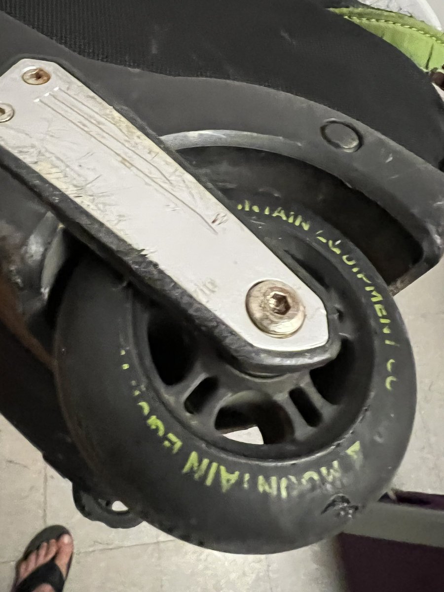 MrValise's tweet photo. So that last trip from YVR to YYZ spelled the end of my poor wheels. Got some new ones today. Hope they last another ~16 years. @mec https://t.co/zpo3F2kwjA