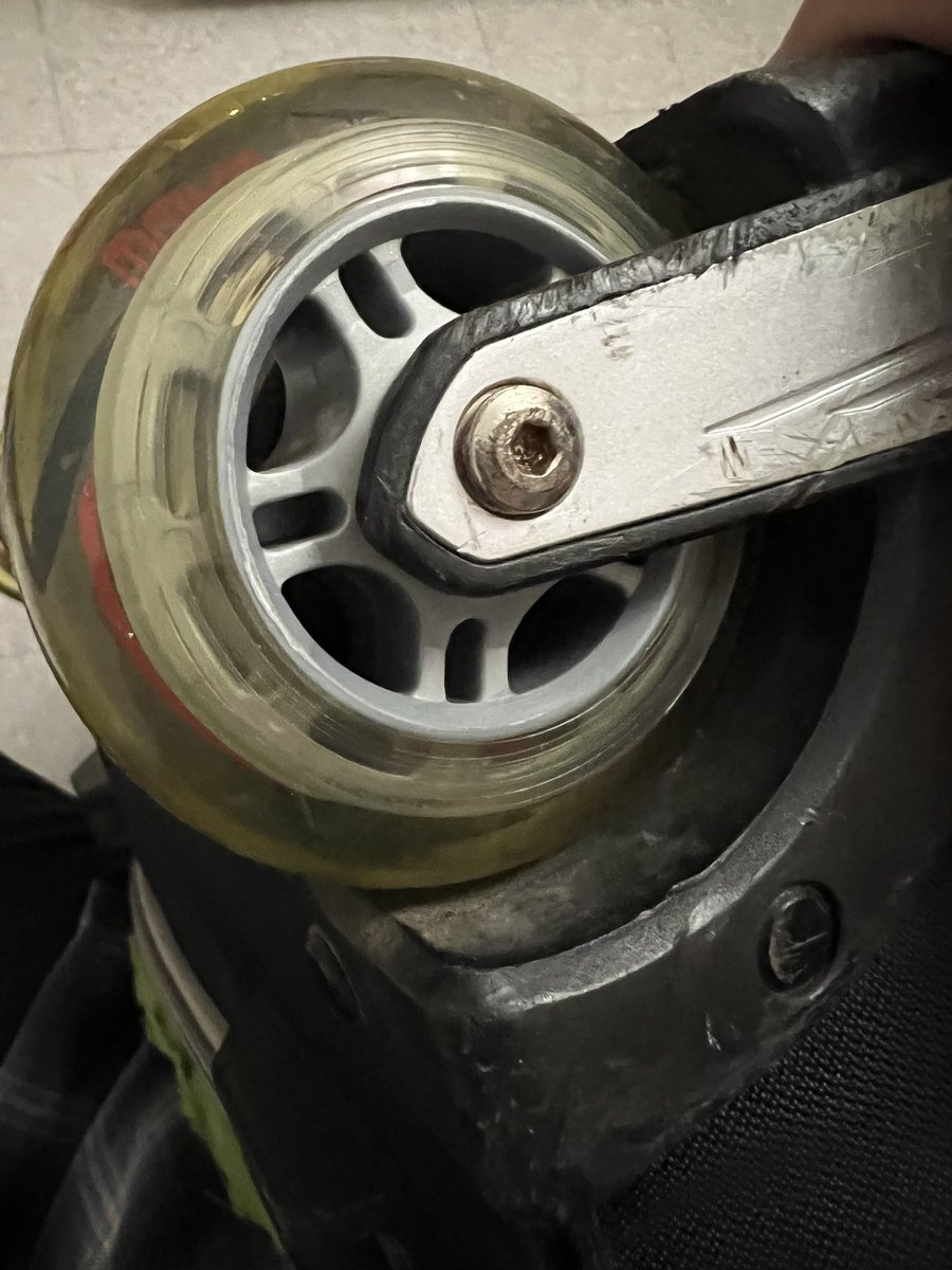 MrValise's tweet photo. So that last trip from YVR to YYZ spelled the end of my poor wheels. Got some new ones today. Hope they last another ~16 years. @mec https://t.co/zpo3F2kwjA