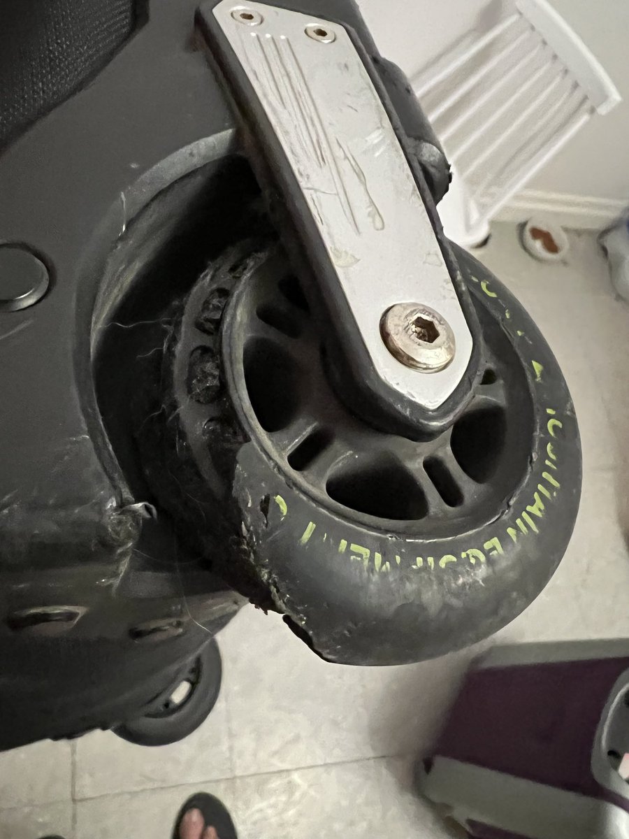 MrValise's tweet photo. So that last trip from YVR to YYZ spelled the end of my poor wheels. Got some new ones today. Hope they last another ~16 years. @mec https://t.co/zpo3F2kwjA