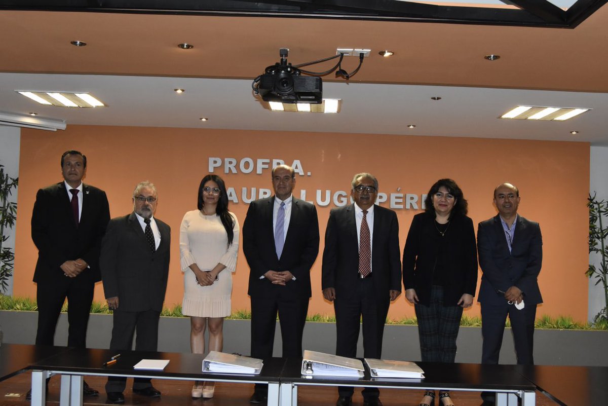 Por instrucción del gobernador <a href="/juliomenchaca_/">Julio Menchaca</a>, esta tarde se llevó a cabo la firma de actas de la entrega-recepción en la #SEPH y el #IHE. Recibió el secretario <a href="/natycastrejonv/">Naty Castrejón</a> y entregó el saliente @atilanorp. Presidió este acto el srio de la Contraloría <a href="/alvaro_bardales/">Alvaro Fabrizio Bardales Sánchez</a>.
