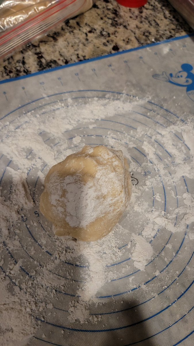 urbangeek87's tweet photo. Working on two orders for this week #teacher #mom #cookiemaker https://t.co/rpQ0edhwi9
