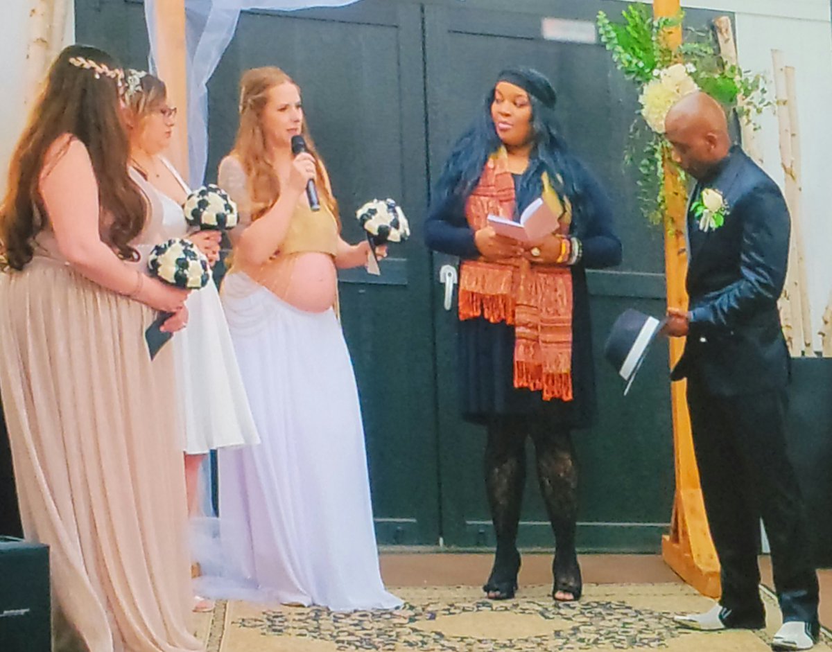 ReenLoft's tweet photo. #seekingsisterwife
Has anyone else spent this entire episode laughing, because I know I have 🤣😂🤣... https://t.co/1FA5PTlQPe