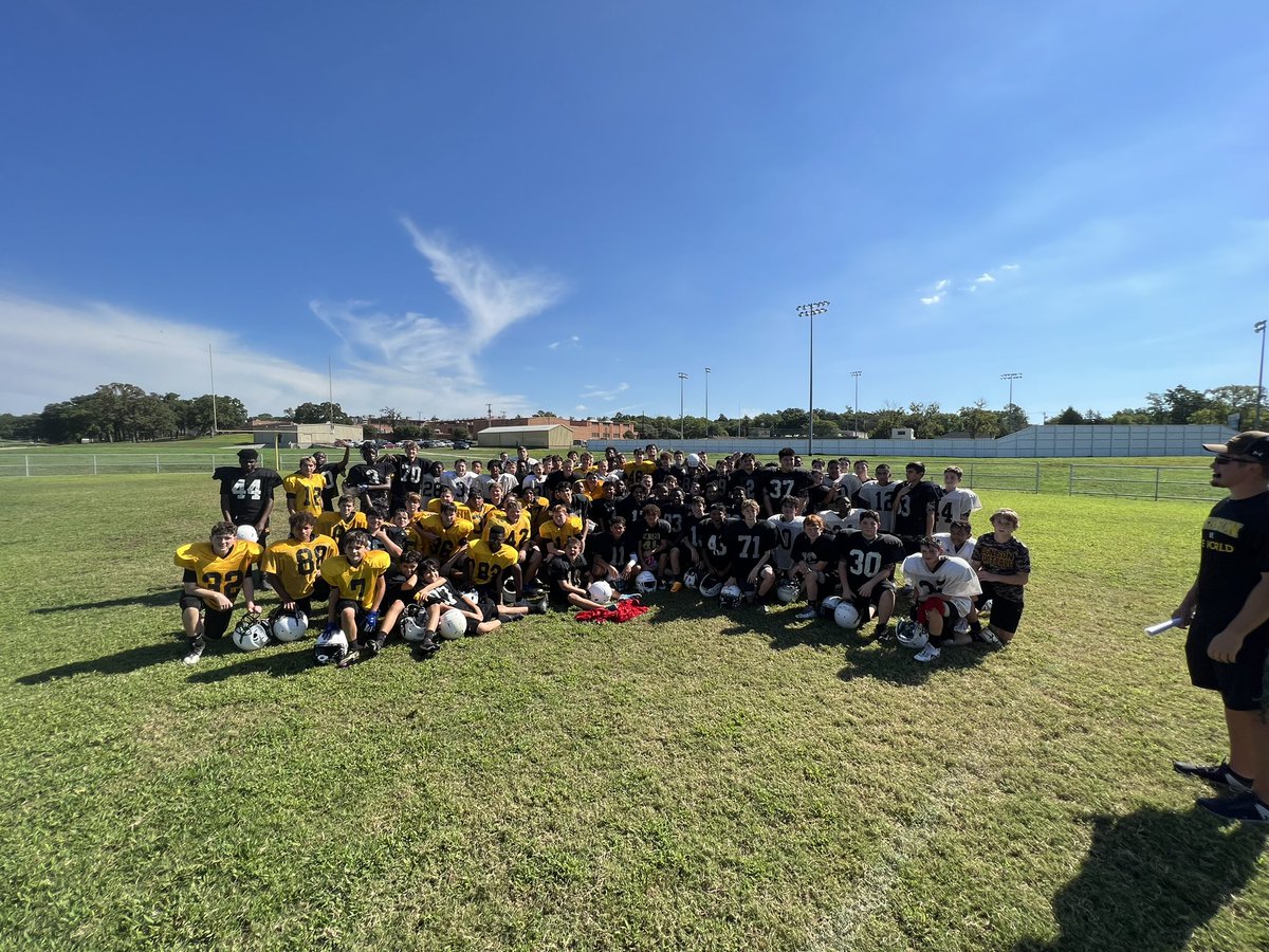 These young men took time away from their 3 day weekend to come get some work in this morning! Excited for tomorrow night when they take on Celina! #igtbayj #95miles