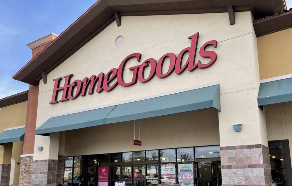 VegasIssues's tweet photo. Summerlin girls: "I have errands to run."

The errands: https://t.co/mjYswbQnJW