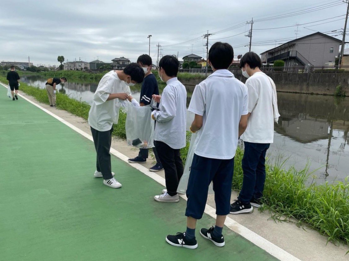 NITSDGsSTUDENTS's tweet photo. 8月25日(木) NSCWeek1日目 SEISOU day
東武動物公園駅東口側にある古利根川の清掃活動を行い、およそ3.5kgのごみを拾いました
作業のしやすい気温も相まってとても気分がすっきりしました😌
投稿:井上 佳音
#日本工業大学 #日工大 #nit #nscweek #清掃 #ボランティア https://t.co/sjTiUz2QBf