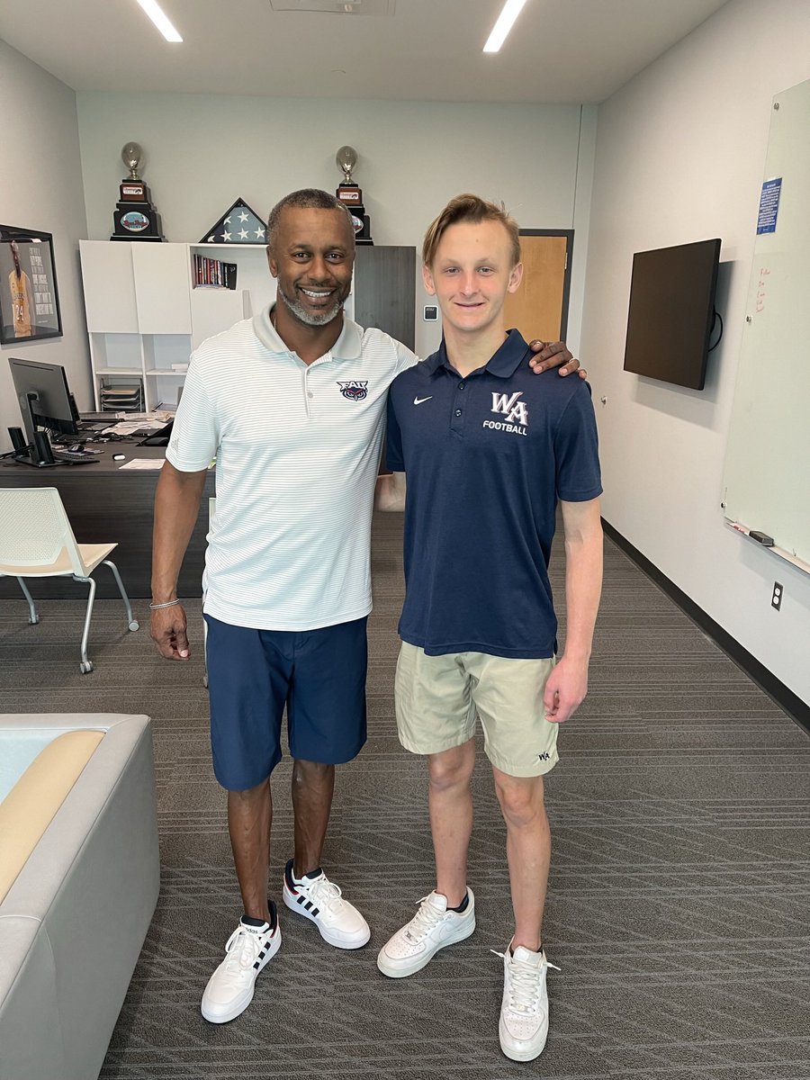 After a great conversation with <a href="/CoachTaggart/">Willie Taggart</a>, I am blessed and honored to receive my first Division 1 scholarship offer from Florida Atlantic University! <a href="/FAUFootball/">Florida Atlantic Football</a> <a href="/BrentDearmon/">Brent Dearmon</a> <a href="/coachdavidkelly/">David Kelly</a> <a href="/CoachWoodie/">Raymond Woodie Jr.</a> <a href="/chadlunsford/">Coach Chad Lunsford</a> <a href="/4Warinner/">Ed Warinner</a> <a href="/CoachBillyG/">Coach Billy Gonzales</a> <a href="/Jake_Bentley_/">Jake Bentley</a> #GoOwls 🔵🔴