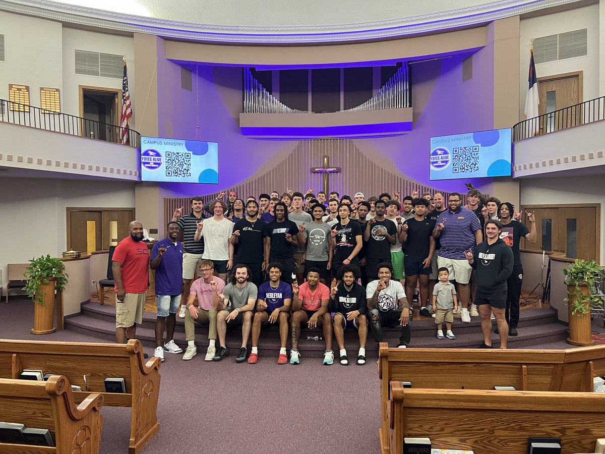 bjcheeks1's tweet photo. Great time with ⁦@KWUMBB⁩ at Monday Night Live! ⁦@KWU_StudentLife⁩ https://t.co/n4rLOko9zL
