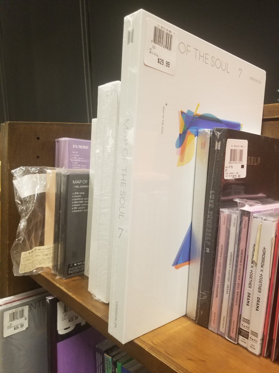 jina_huh's tweet photo. Hello, @BNBuzz! : ) ππΆ
Rainy night. π§ Lovely time at a Barnes & Noble. Love that it has albums by South Korean artists. π°π·πΆ And so many children's books. I'm always looking for books for my precious nephew, a Spurs fan! ππ»ββοΈπβ½οΈ
Please support #bookstores!
#rainkeepsfalling https://t.co/RmzcX8JRzD