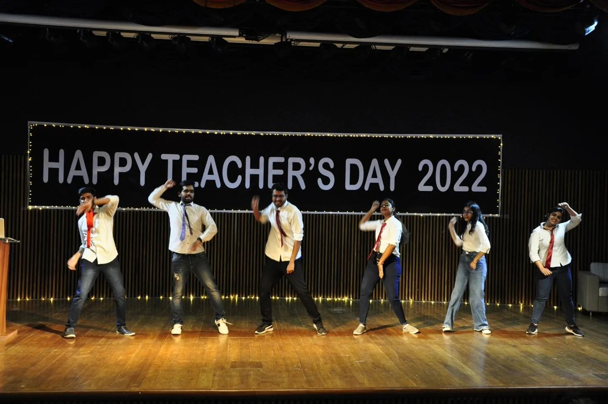 SPJIMRFPM's tweet photo. #SPJIMR students gave a unique gift to their faculty on #TeachersDay by planting saplings along the #SPJIMRLake. The day was also marked with a special celebration dance, music &amp; fun interludes that the students put up with much fervor &amp; the faculty participated with enthusiasm. https://t.co/WATV66cmmm