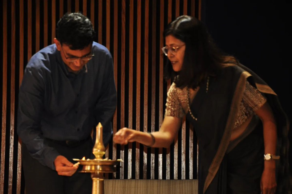 SPJIMRFPM's tweet photo. #SPJIMR students gave a unique gift to their faculty on #TeachersDay by planting saplings along the #SPJIMRLake. The day was also marked with a special celebration dance, music &amp; fun interludes that the students put up with much fervor &amp; the faculty participated with enthusiasm. https://t.co/WATV66cmmm