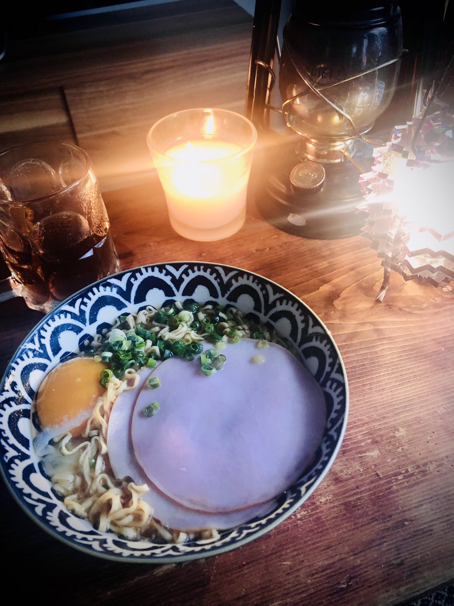 chill_out_N's tweet photo. 台風来るから気持ちはポニョで、停電の中チキンラーメンを食べようと張り切ってたのにwww🤣🤣🤣
寝てる間に過ぎ去ったww🤣🤣
子供達は休みなんで、お昼はチキンラーメン🍜 https://t.co/S3metAsUSx