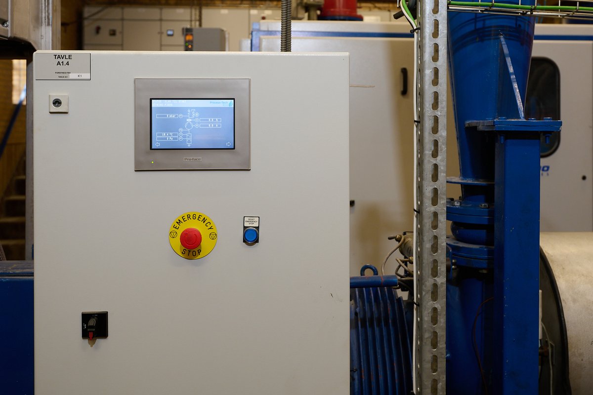 SchneiderElecDK's tweet image. Partnerskab om HMI-paneler og innovative løsninger 💻

”Vi har et rigtig godt og tæt samarbejde med Pro-face og Schneider Electric” forklarer Elian Jessen.

Læs videre her: spr.ly/6012M1K1e

#SchneiderElectric #Adaptivethinking #HMI #Proface #Automation #OEM #LifeIsOn